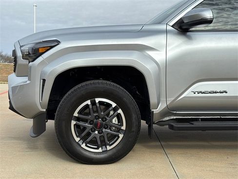 Used 2024 Toyota Tacoma TRD Sport w/ TRD Sport Upgrade Package image 5