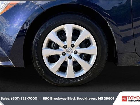 Used 2023 Toyota Corolla LE image 7