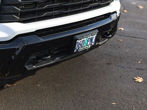 Used 2024 Chevrolet Silverado 2500 Custom w/ Custom Value Package image 4