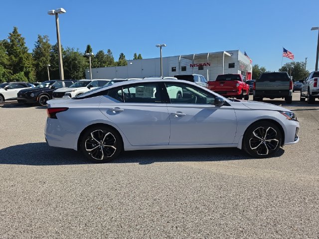 New 2026 Nissan Altima 2.5 SR w/ SR Premium Package FWD image 9