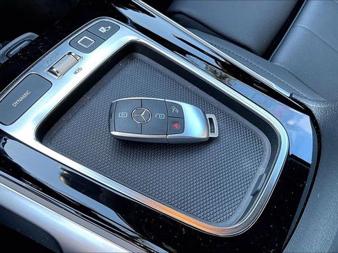 Used 2026 Mercedes-Benz GLB 250 4MATIC image 10