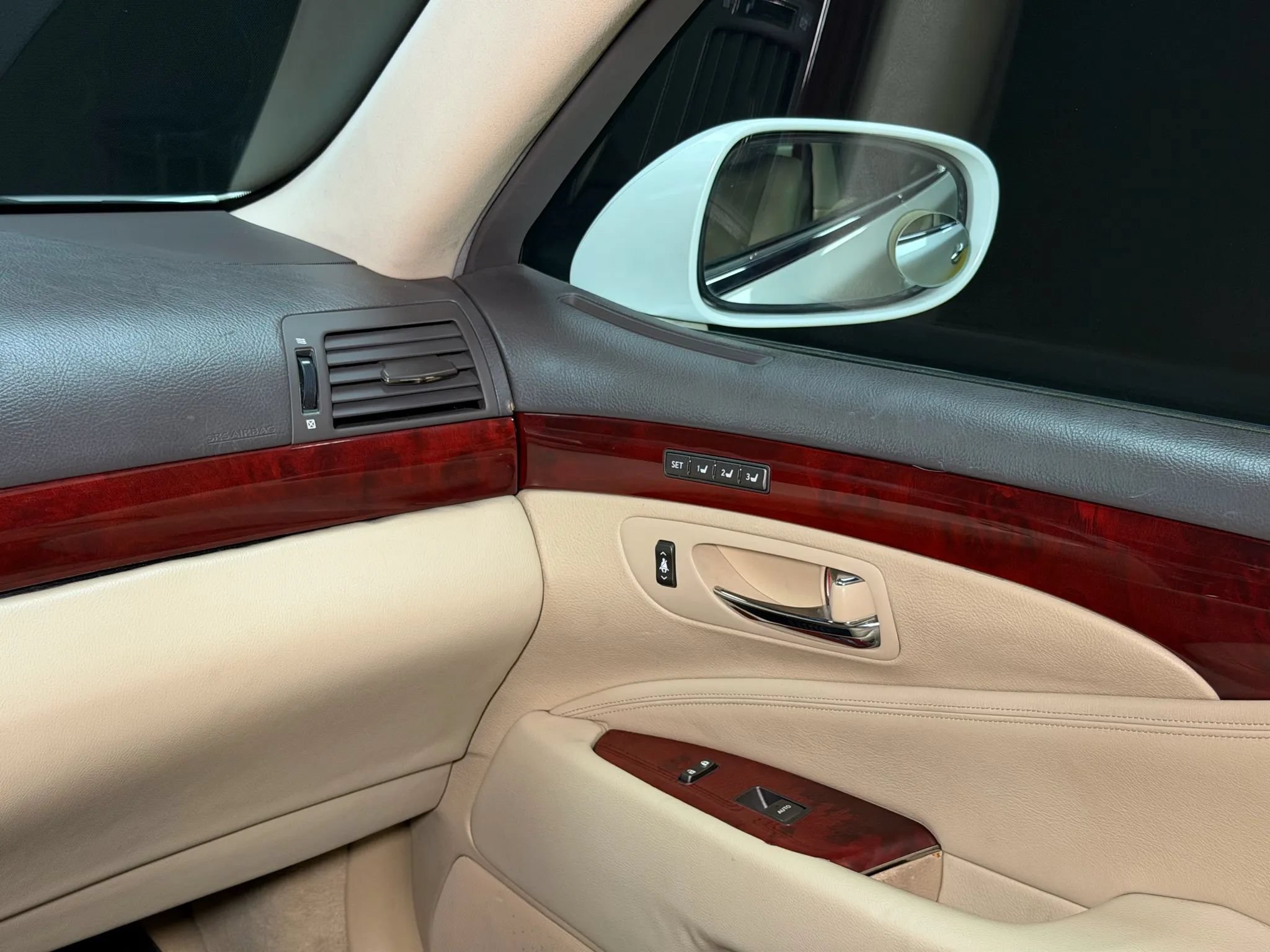 Used 2009 Lexus LS 460 AWD w/ Comfort Seating Pkg image 25