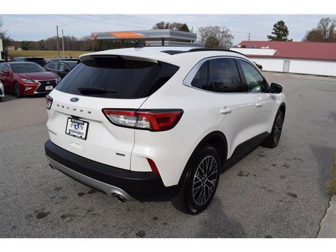 Used 2022 Ford Escape Titanium image 8