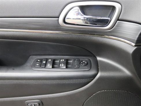 Used 2020 Jeep Grand Cherokee Limited X image 34