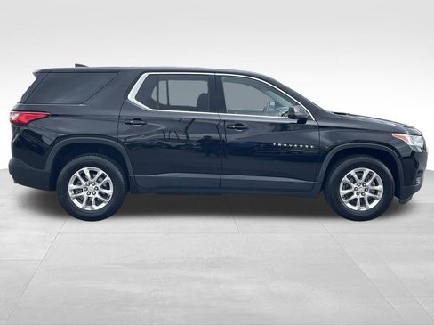 Used 2021 Chevrolet Traverse LS image 2
