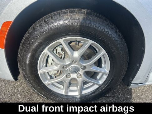 Used 2024 Chrysler Pacifica Touring-L image 18