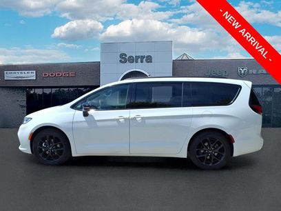 Used 2024 Chrysler Pacifica Touring-L w/ S Appearance Package