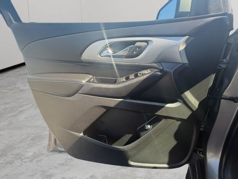 Used 2018 Chevrolet Traverse LT FWD image 23
