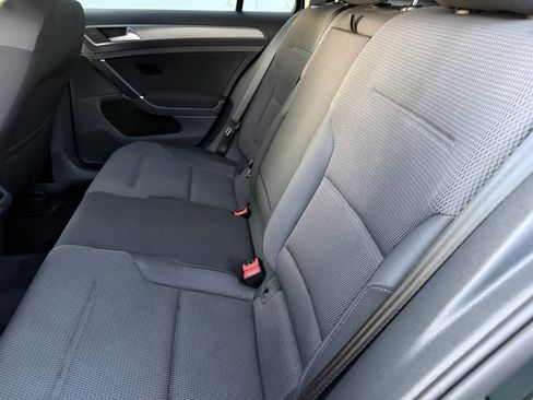 Used 2017 Volkswagen Golf S image 16