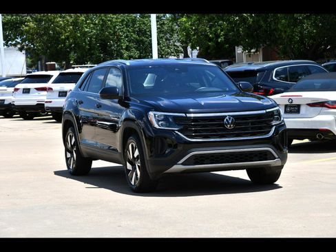 Used 2024 Volkswagen Atlas Cross Sport SE image 1