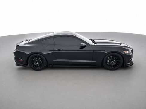 Used 2017 Ford Mustang GT Premium w/ Black Accent Package RWD image 4