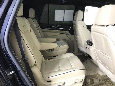 Used 2021 Cadillac Escalade Premium Luxury image 29