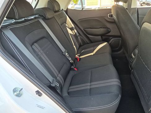 Used 2025 Hyundai Venue SEL FWD image 30