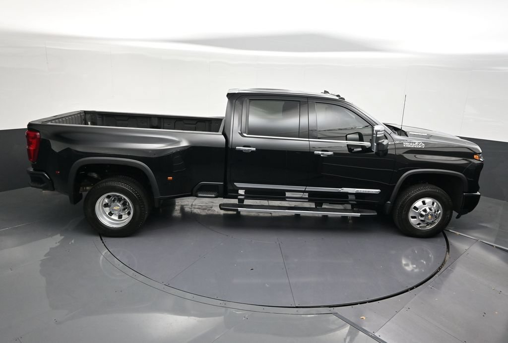 Used 2026 Chevrolet Silverado 3500 High Country w/ High Country Premium Package AWD/4WD image 24
