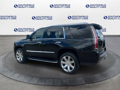 Used 2018 Cadillac Escalade Luxury image 4
