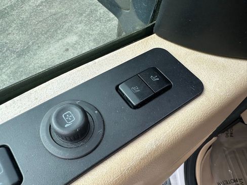 Used 2011 Ford F250 King Ranch w/ King Ranch w/Chrome Pkg image 15