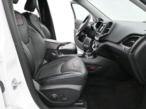 Used 2022 Jeep Cherokee Trailhawk w/ Premium Leather Package AWD/4WD image 31