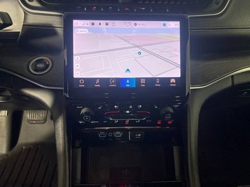 Used 2023 Jeep Grand Cherokee Limited w/ Luxury Tech Group II AWD/4WD image 20