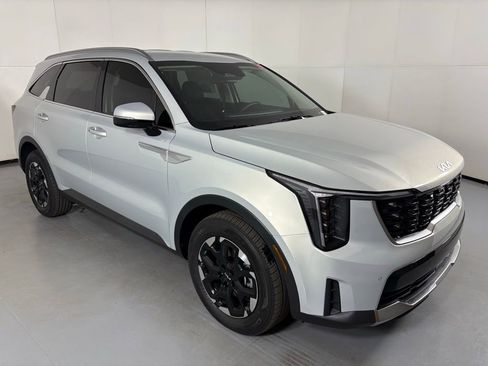 New 2026 Kia Sorento S image 2