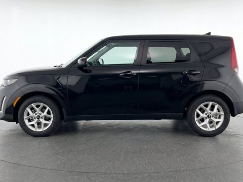 Used 2025 Kia Soul LX w/ LX Technology Package FWD image 5