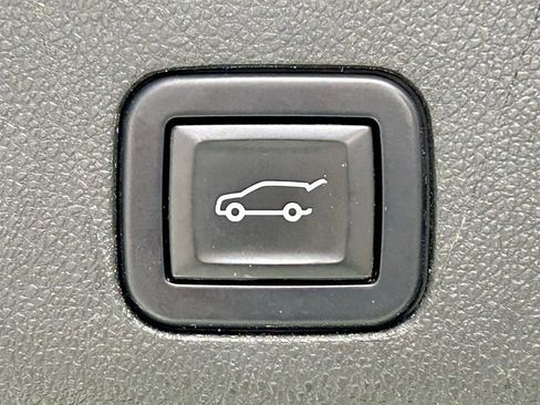 Used 2022 Chevrolet Tahoe LT w/ LT Signature Plus Package image 17