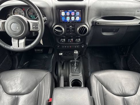 Used 2018 Jeep Wrangler Unlimited Sahara AWD/4WD image 4