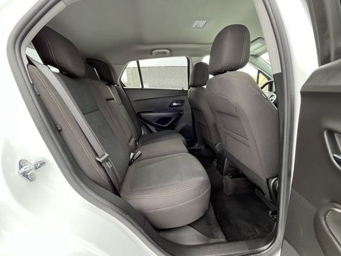 Certified 2022 Chevrolet Trax LS w/ Tint and Cruise Package image 20