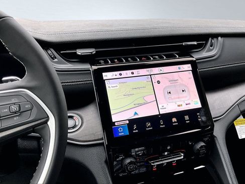 New 2025 Jeep Grand Cherokee Limited w/ Trailer Tow Package image 8