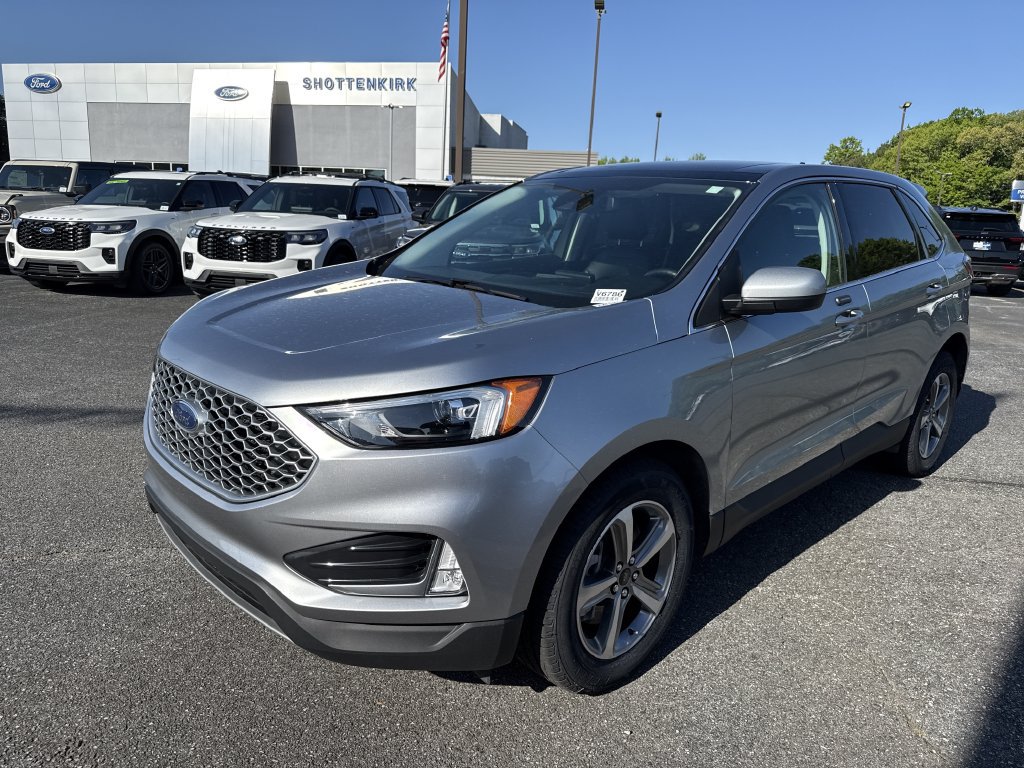 Used 2023 Ford Edge SEL w/ Convenience Package AWD/4WD image 3