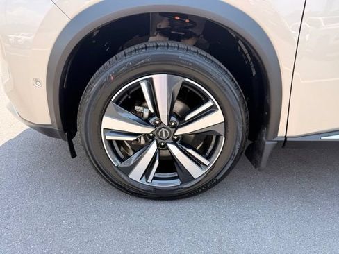 Certified 2023 Nissan Rogue Platinum w/ Platinum Premium Package AWD/4WD image 9