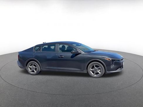 Used 2025 Kia K4 FWD image 2