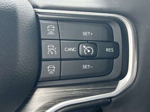 Used 2024 Jeep Wagoneer L Series II image 12