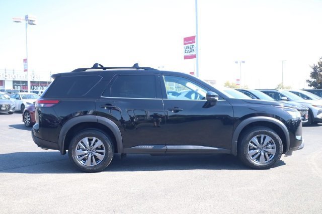 Certified 2025 Nissan Pathfinder SV AWD/4WD image 4