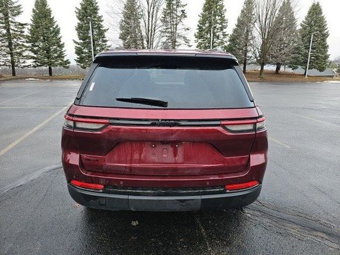 Used 2024 Jeep Grand Cherokee Altitude image 5