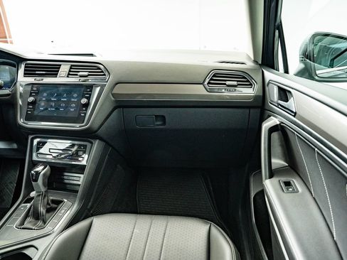 Used 2023 Volkswagen Tiguan SE FWD image 50