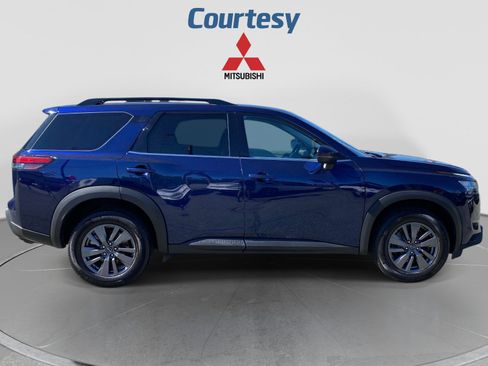 Used 2022 Nissan Pathfinder SV AWD/4WD image 9