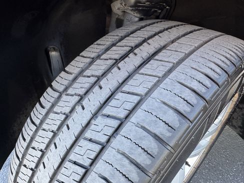 Used 2022 Volkswagen Atlas Cross Sport SE w/ Panoramic Sunroof Package FWD image 14