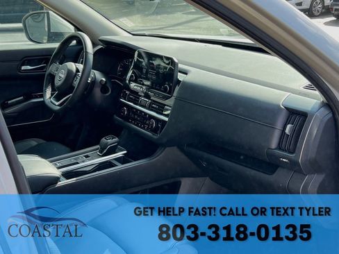 Used 2025 Nissan Pathfinder SL image 29