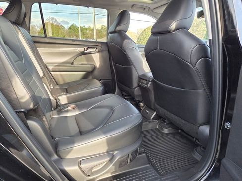 Certified 2024 Toyota Highlander XLE image 14