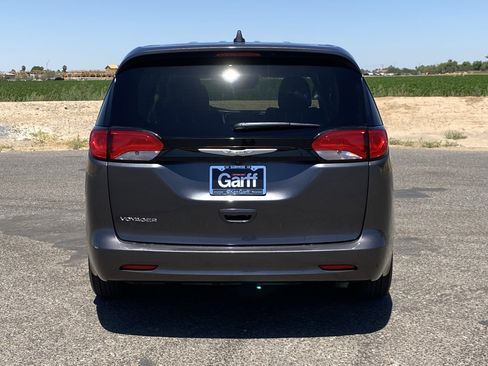Used 2023 Chrysler Voyager LX FWD image 4