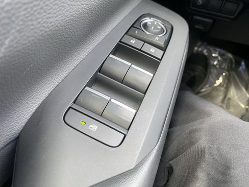 Used 2024 Toyota Prius XLE FWD image 21