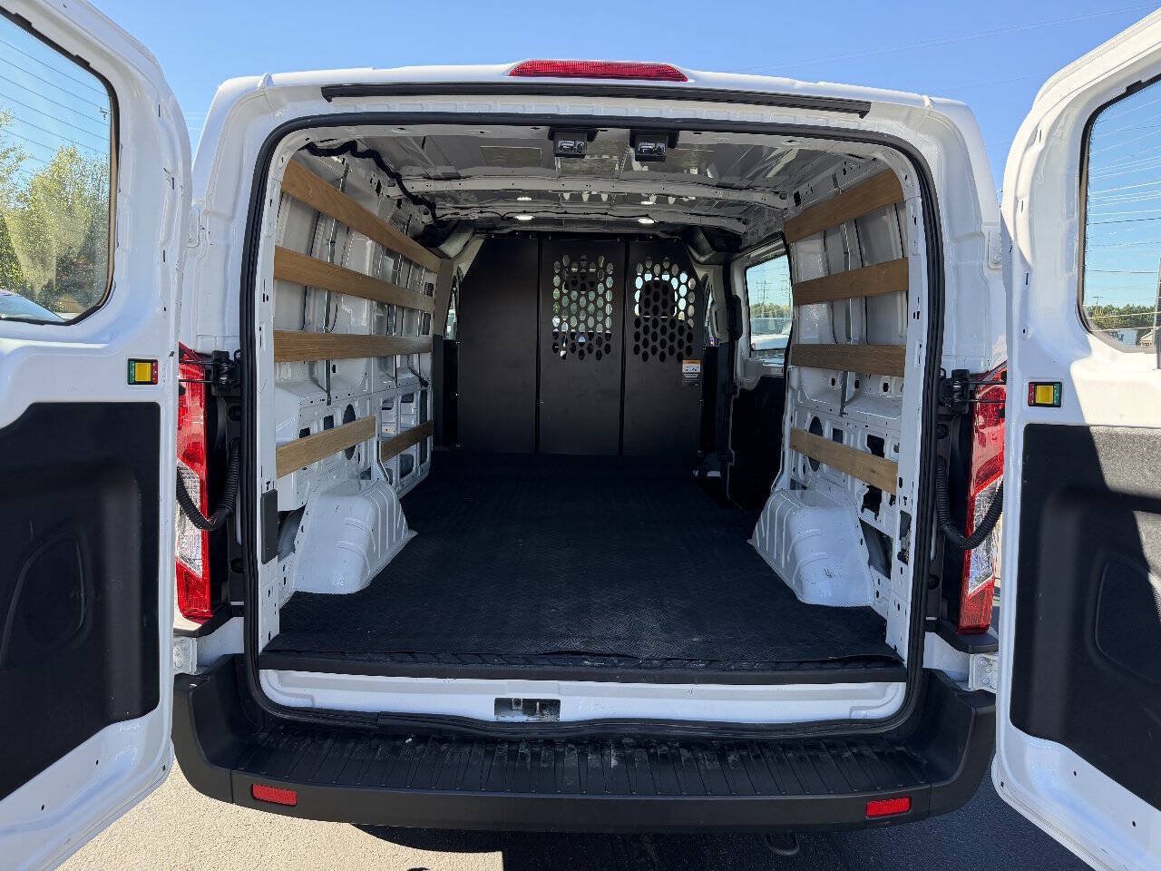 Used 2025 Ford Transit 250 Low Roof w/ Exterior Upgrade Package RWD image 9