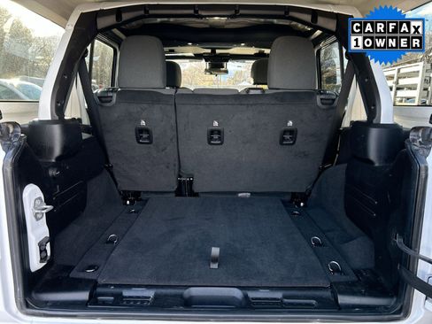 Used 2025 Jeep Wrangler Unlimited Rubicon image 25