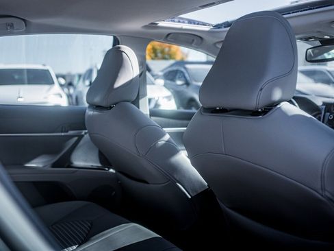 Used 2024 Toyota Camry SE image 34