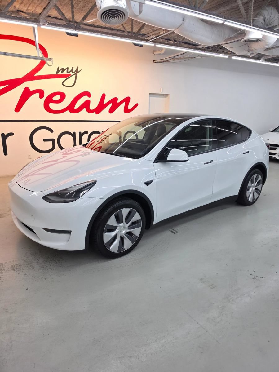 Used 2024 Tesla Model Y Long Range AWD/4WD image 2