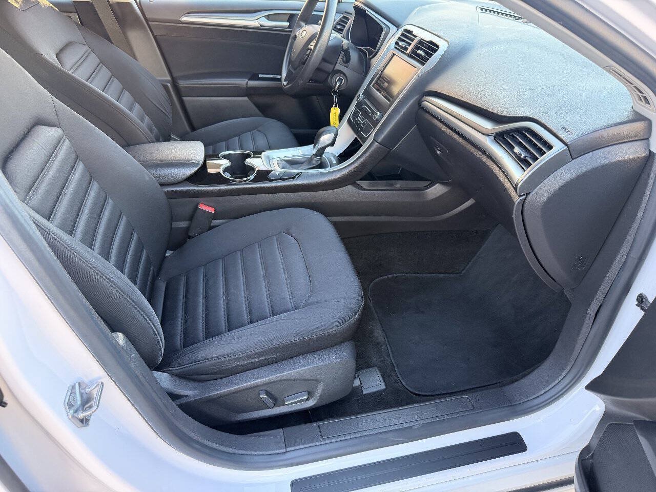 Used 2016 Ford Fusion SE FWD image 34
