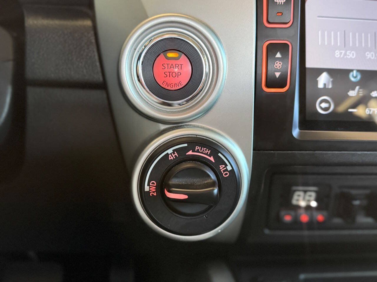Used 2017 Nissan Titan SV AWD/4WD image 19
