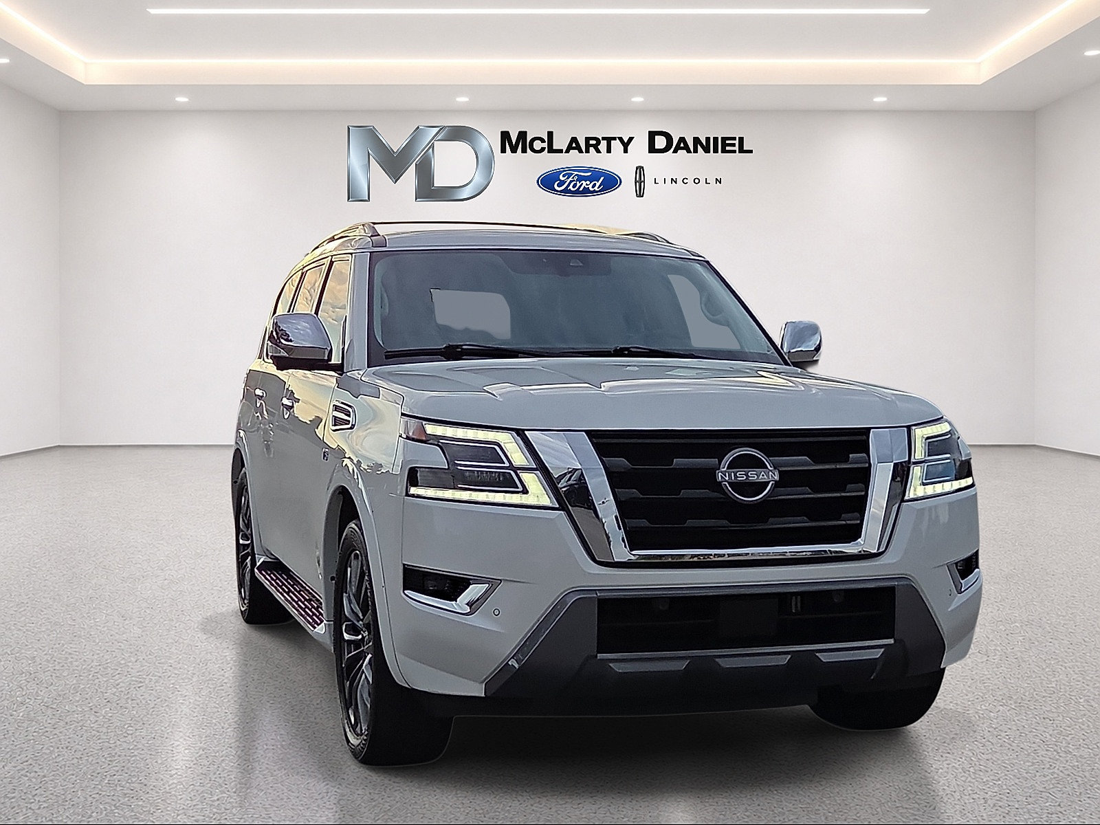 Used 2022 Nissan Armada Platinum w/ Captain's Chairs Package AWD/4WD image 1
