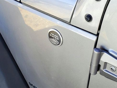 Used 2014 Jeep Wrangler Unlimited Willys image 8