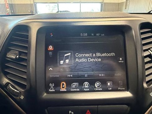 Used 2015 Jeep Cherokee Latitude w/ Cold Weather Group AWD/4WD image 24